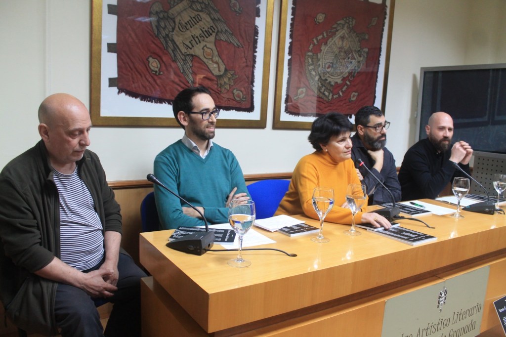 La imagen tiene un atributo ALT vacío; su nombre de archivo es centro-1.jpg